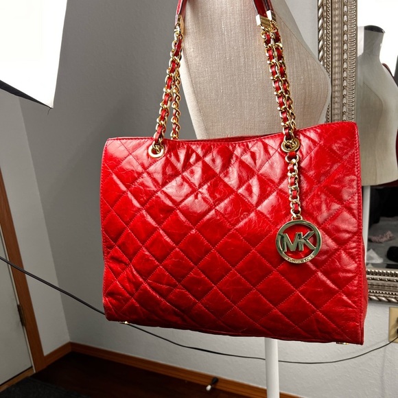KORS Michael Kors Handbags - Michael Kors bag🌹🍀🌹🍀